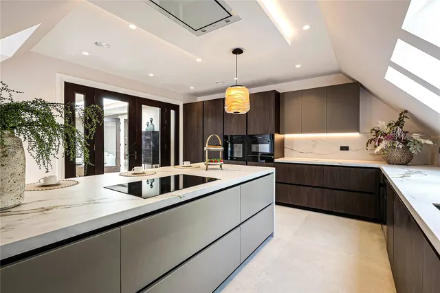Photo 3 — Apartment 6 Wildacre, Northwood, Hertfordshire, HA6 3EY