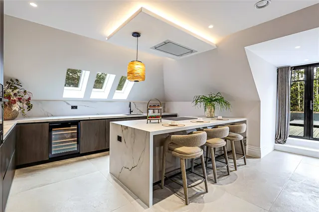 Photo 2 — Apartment 6 Wildacre, Northwood, Hertfordshire, HA6 3EY