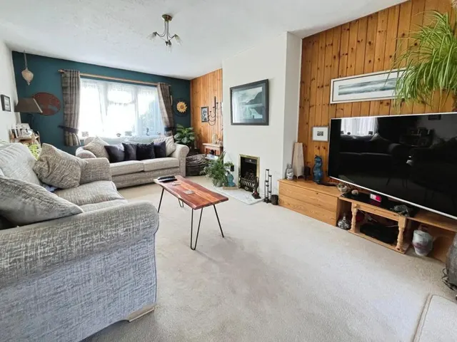 St. Saviours Road, Totland Bay, PO39, photo 2