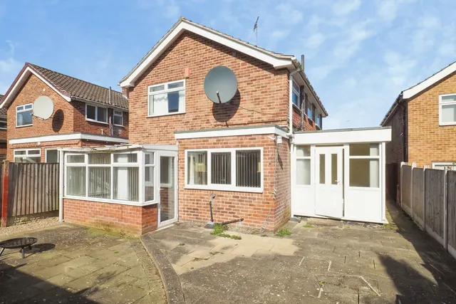 Photo 2 — Woodbank Drive, Wollaton, Nottingham, NG8