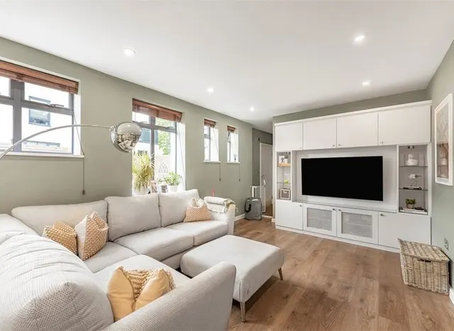 Elmtree Road, Teddington, TW11, photo 1