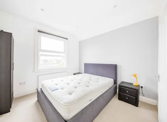 Photo 2 — Garratt Lane, Earlsfield, SW18