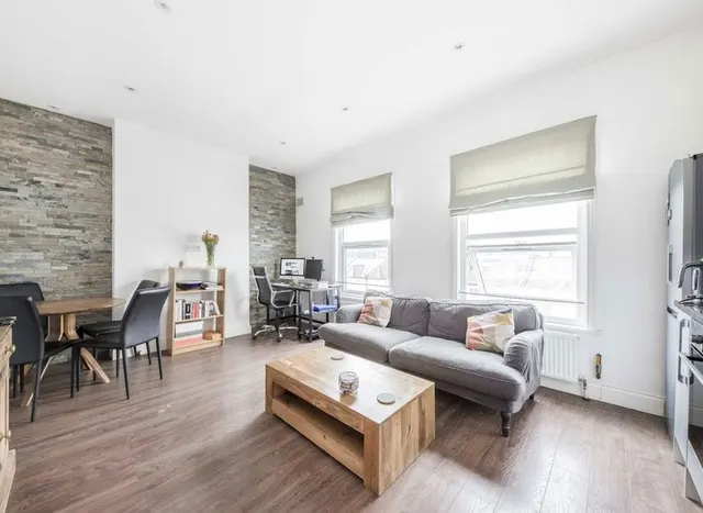 Garratt Lane, Earlsfield, SW18, photo 1