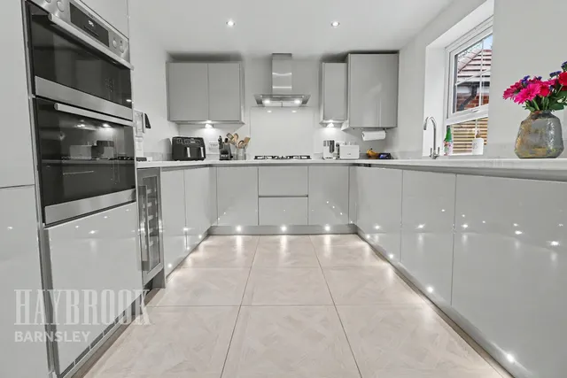 Carrs Avenue, Cudworth, photo 2