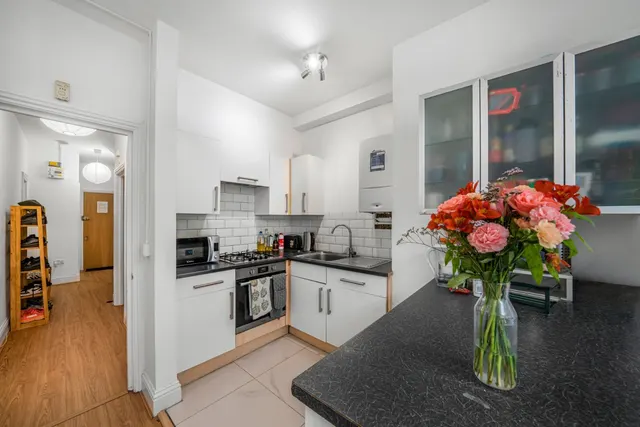 Mitcham Lane, London, SW16, photo 1