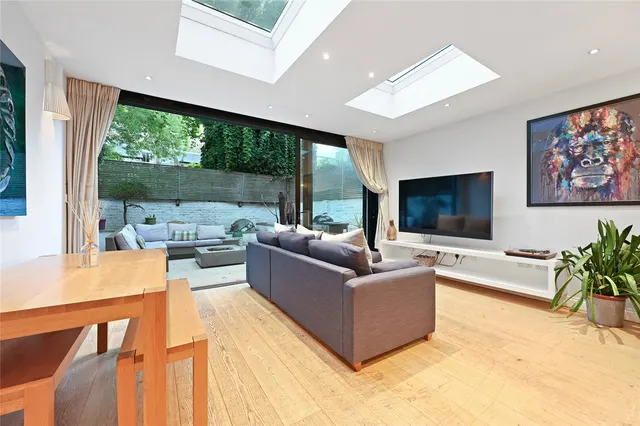 Photo 2 — Melrose Gardens, London, W6