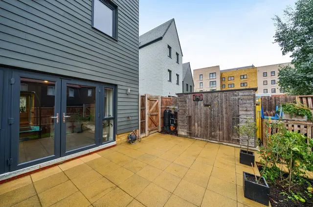 Allington Lane, Ebbsfleet Valley, DA10, photo 3