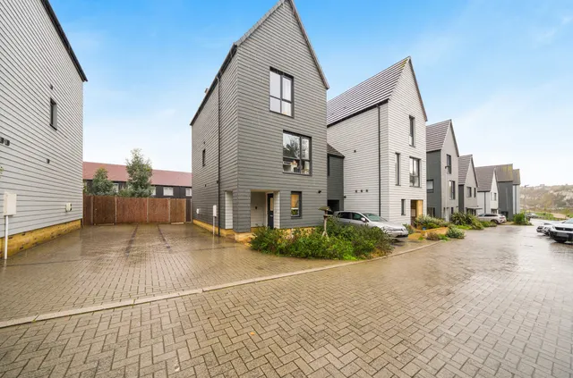 Allington Lane, Ebbsfleet Valley, DA10, photo 1
