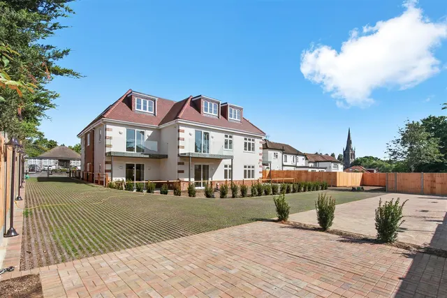 Tudor Gardens, Kingsbury, NW9, photo 1
