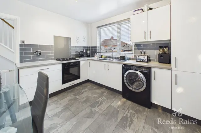 Photo 2 — Mountbatten Crescent, Wakefield, West Yorkshire, WF1