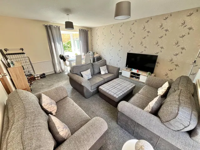 Photo 2 — Dynevor Close, Plymouth, PL3