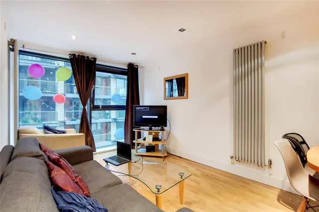 Millharbour, London, E14, photo 1