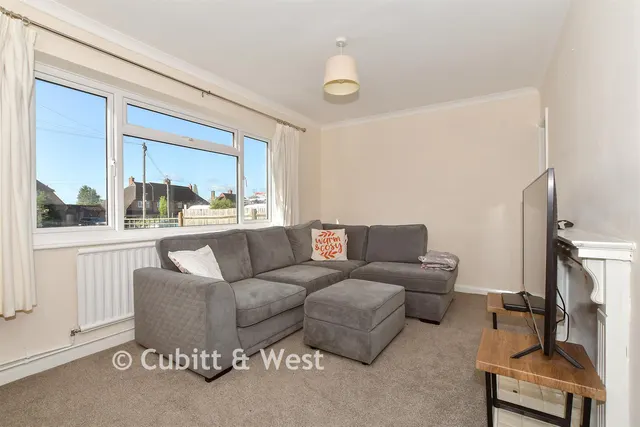 Glebe Road, Cranleigh, GU6, photo 2