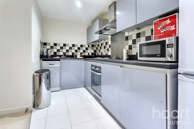 Durnsford Road, London, SW19, photo 2
