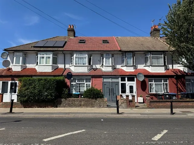 Tottenhall Road, London, photo 1