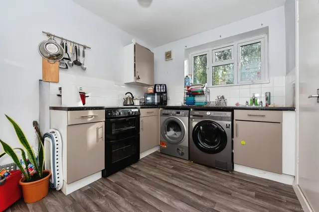 Cam Green, South Ockendon, RM15, photo 3