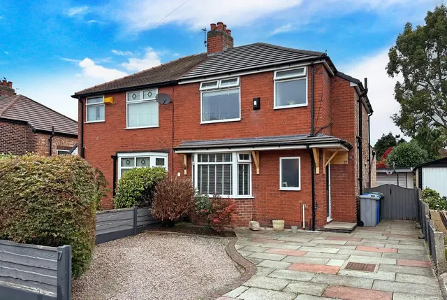 Clover Road, Timperley, Cheshire WA15 7NL, photo 1