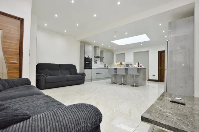 Lichfield Road, East Ham, E6, photo 1