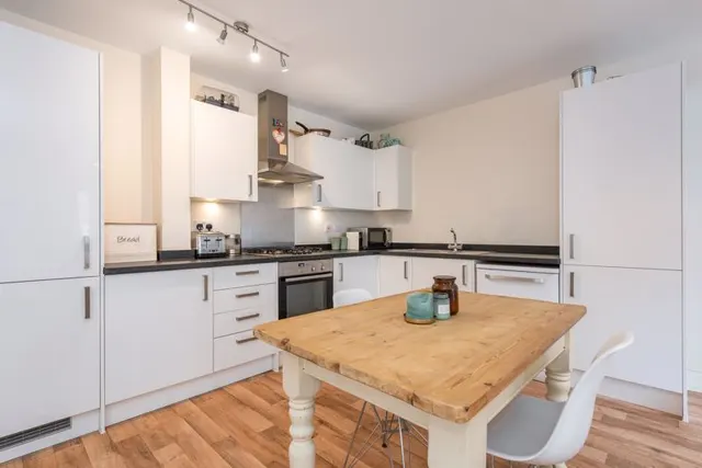Photo 2 — Alderson Grove Hersham, Walton-On-Thames KT12 5EG
