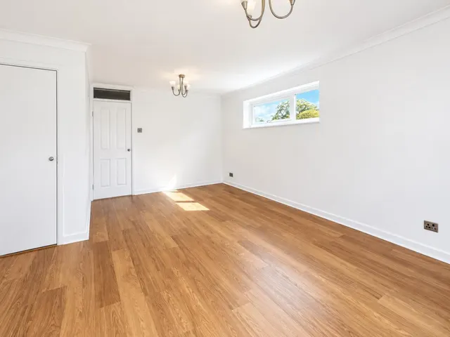 Photo 3 — Handside Close, Worcester Park, KT4 8QG