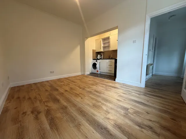 Lansdowne Road, MK40, photo 2
