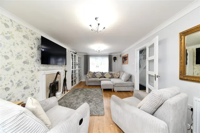 Photo 2 — Thirlmere, Stevenage, Herts, SG1 6AH