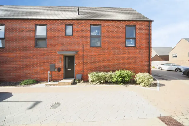 Holly Lane, Houghton Regis, LU5, photo 1