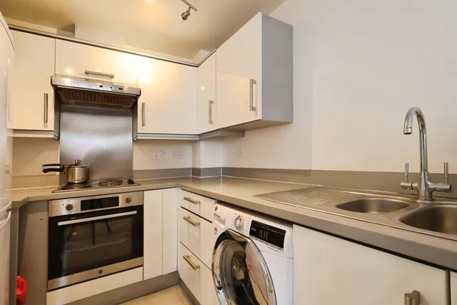 Photo 3 — Cordelia Close, Stratford-upon-Avon, CV37