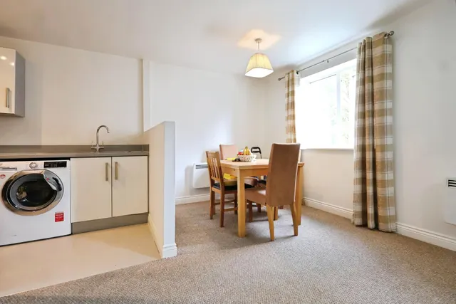 Photo 2 — Cordelia Close, Stratford-upon-Avon, CV37