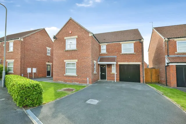 Cherryfield Drive, Middlesbrough, photo 1