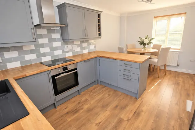 Caradon Walk, Swindon, SN25, photo 2