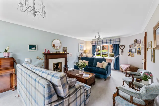 Photo 2 — 18 Sherbrooke Gardens, Pollokshields, G41 4HU