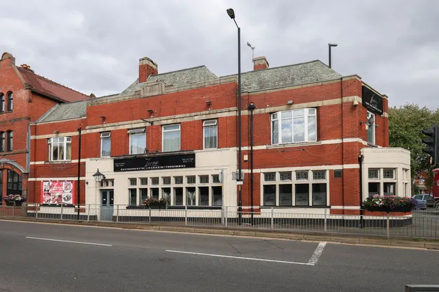 Manchester Road, Rochdale, OL11, photo 1