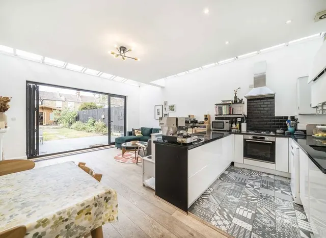 Greyhound Lane, Streatham, SW16, photo 1