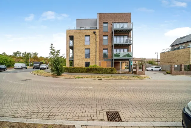 Atlas Way, Oakgrove, Milton Keynes, photo 1