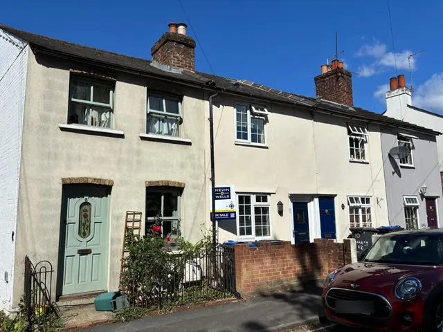 Harvest Road, Englefield GreenSurrey Egham, TW20, photo 1