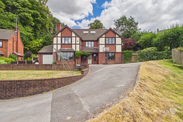 Glen Drive, Alton, photo 1