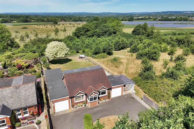 Colts Hill, Five Oak Green, photo 1