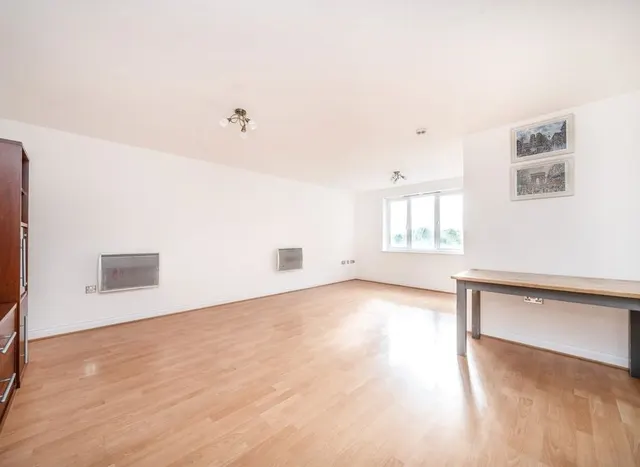 Photo 2 — Primrose Place, Isleworth, TW7