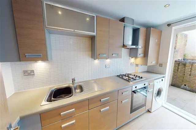 Connaught Place, Loughton, IG10, photo 3