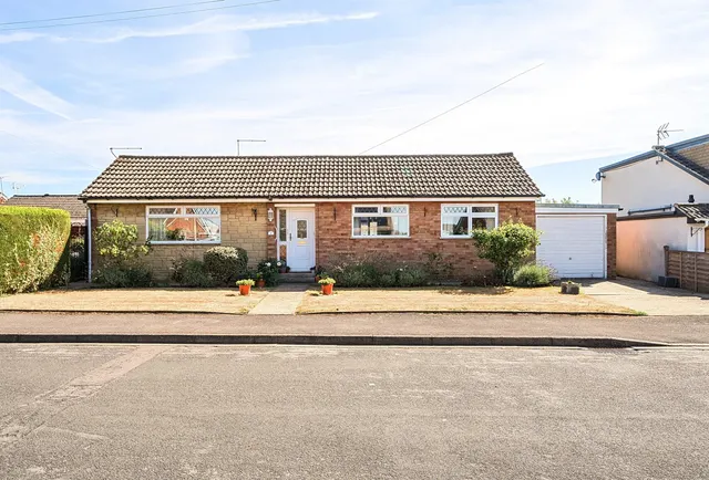Hertford Road, Gloucestershire, Bishops Cleeve, GL52 8DA, photo 1