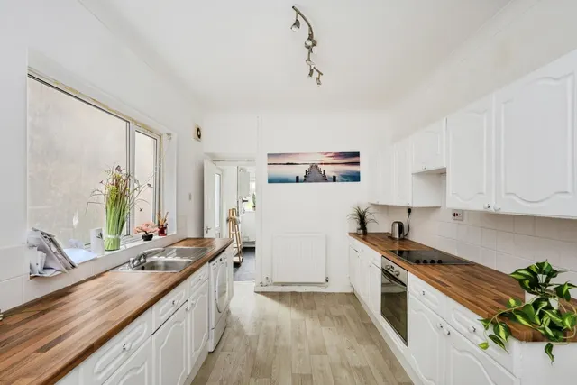 Old Castle Road, Llanelli, SA15, photo 2