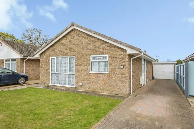 Ladbrooke Road, Clacton-On-Sea, photo 1