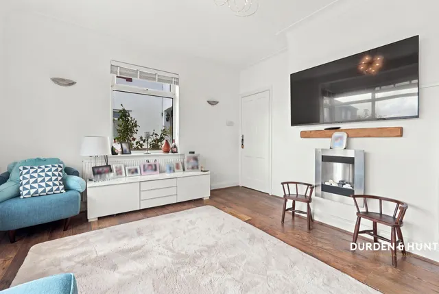 Tudor Drive, Romford, RM2, photo 3