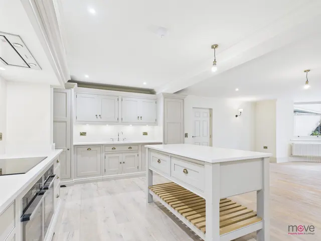 Photo 3 — Apartment 1, Sandford Park House 39-41 London Road, Cheltenham, GL52 6HE