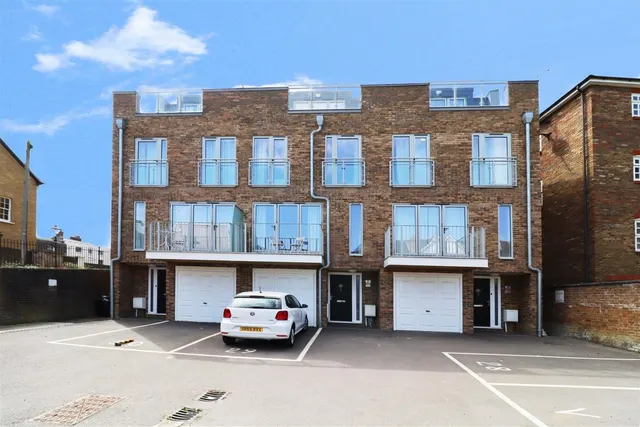 The Terrace, Rochester, Kent, photo 1