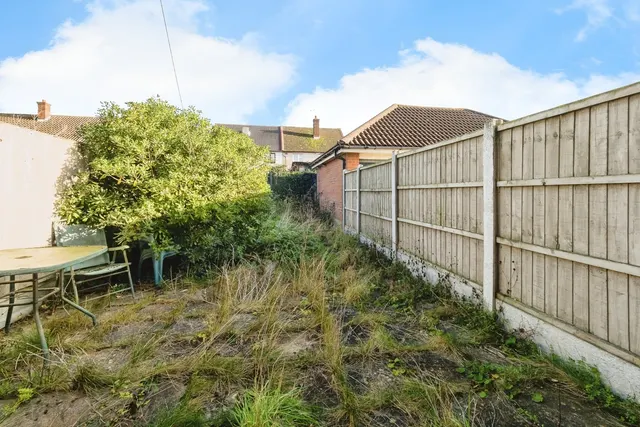 Photo 2 — Fyfield Drive, South Ockendon, Essex, RM15