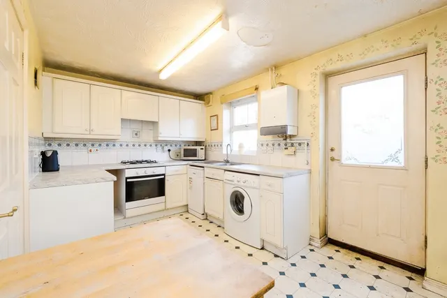 Photo 3 — Fyfield Drive, South Ockendon, Essex, RM15