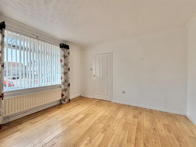 Photo 3 — Douglas Crescent, Uddingston, Glasgow, G71 5JL