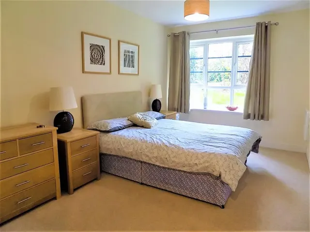 Wallis Square, Farnborough, GU14, photo 3